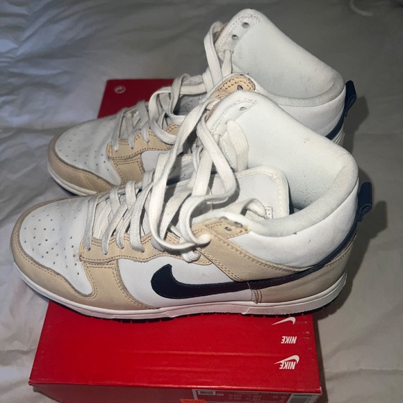 Women’s Nike Dunk High - Picture 3 of 12